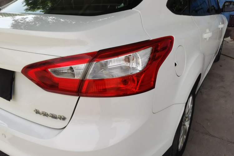 Used Ford Focus 2012 Sedan 1.6L Automatic Comfort Model Right Rear Taillight