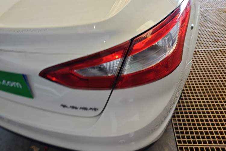 Used Ford Focus 2012 Sedan 1.6L Automatic Fashion Edition Right Rear Taillight