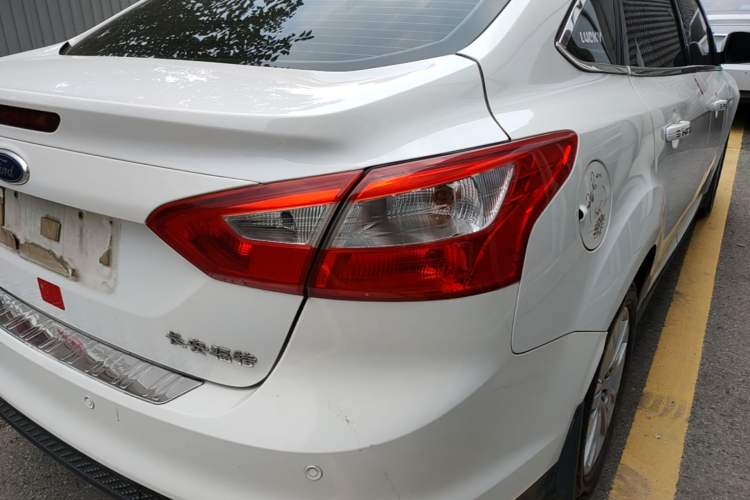 Used Ford Focus 2012 Sedan 1.6L Manual Comfort Model Right Rear Taillight