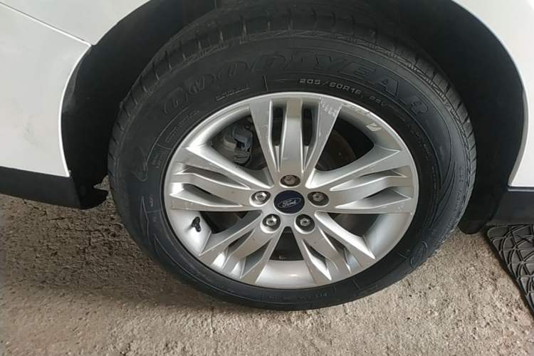 Used Ford Focus 2012 Sedan 1.6L Manual Comfort Model Right Rear Wheel Hub