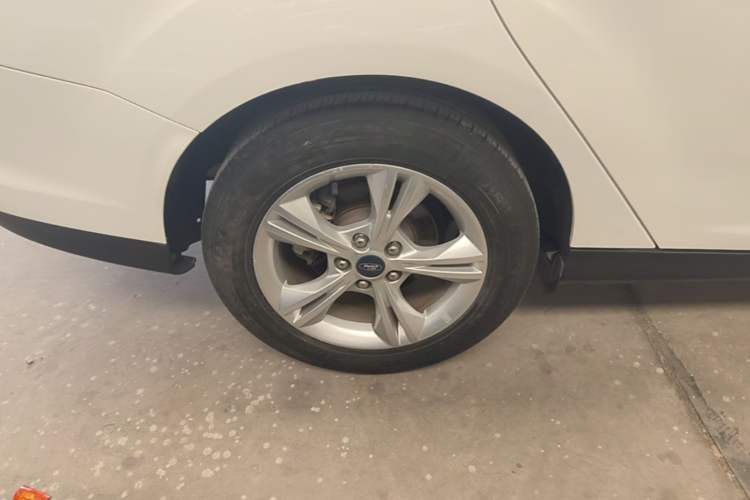 Used Ford Focus 2012 Sedan 1.6L Automatic Fashion Edition Right Rear Wheel Hub