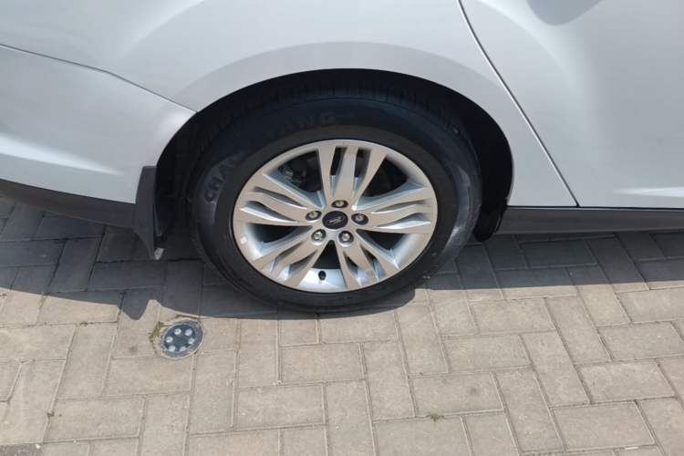 Used Ford Focus 2012 Sedan 1.6L Manual Comfort Model Right Rear Wheel Hub