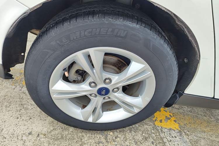 Used Ford Focus 2012 Hatchback 1.6L Automatic Fashion Edition Right Rear Wheel Hub
