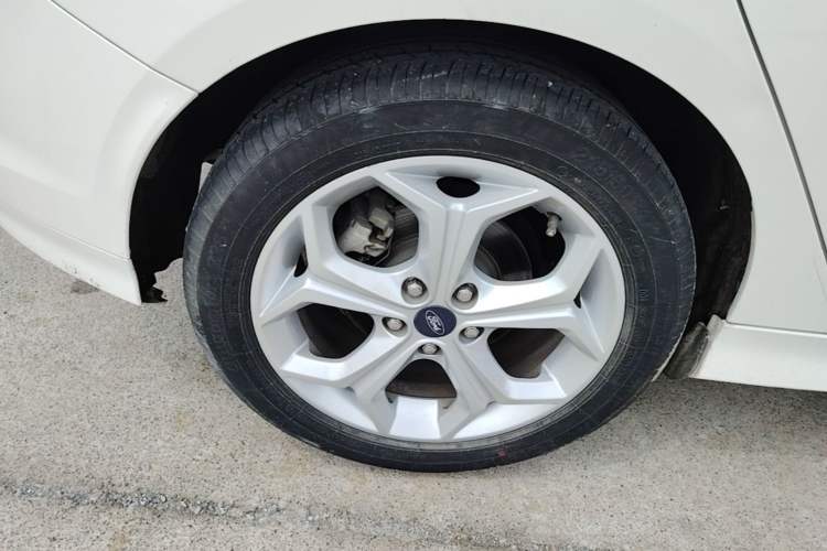 Used Ford Focus 2012 Hatchback 2.0L Automatic Luxury Sport Model Right Rear Wheel Hub