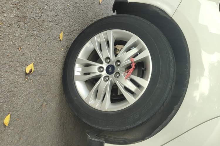 Used Ford Focus 2012 Sedan 1.6L Manual Comfort Model Right Rear Wheel Hub