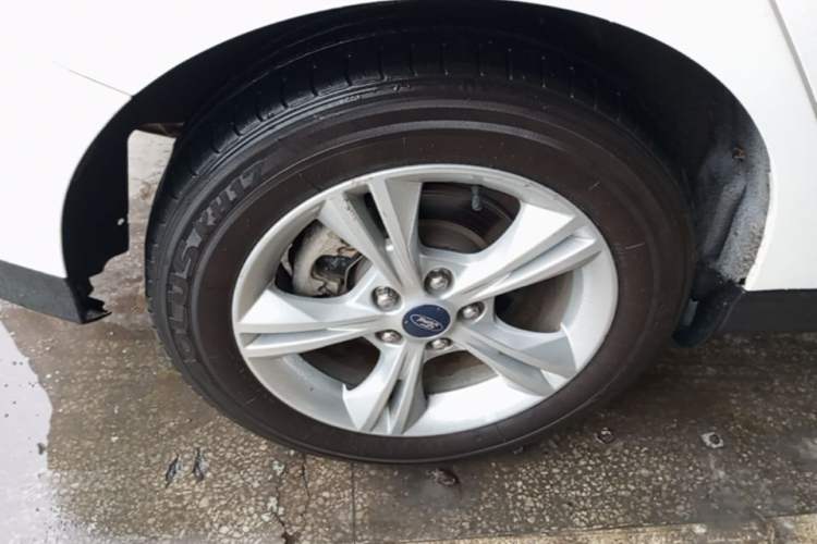 Used Ford Focus 2012 Hatchback 1.6L Manual Fashion Edition Right Rear Wheel Hub