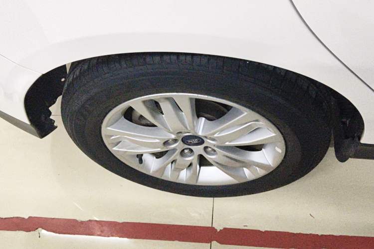 Used Ford Focus 2012 Hatchback 1.6L Automatic Comfort Model Right Rear Wheel Hub