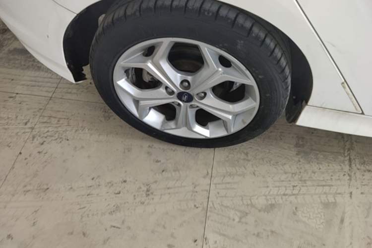 Used Ford Focus 2012 Hatchback 2.0L Automatic Luxury Sport Model Right Rear Wheel Hub