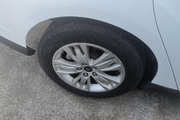 Used Ford Focus 2012 Sedan 1.6L Automatic Comfort Model Right Rear Wheel Hub