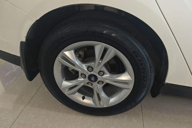 Used Ford Focus 2012 Sedan 1.6L Automatic Fashion Edition Right Rear Wheel Hub