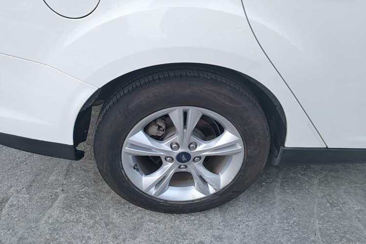 Used Ford Focus 2012 Sedan 1.6L Automatic Fashion Edition Right Rear Wheel Hub