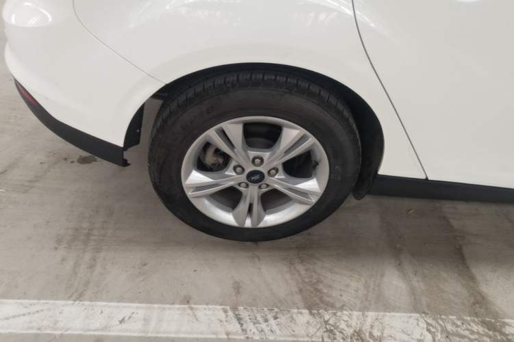 Used Ford Focus 2012 Hatchback 1.6L Automatic Fashion Edition Right Rear Wheel Hub