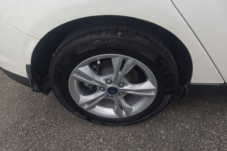 Used Ford Focus 2012 Hatchback 1.6L Automatic Fashion Edition Right Rear Wheel Hub