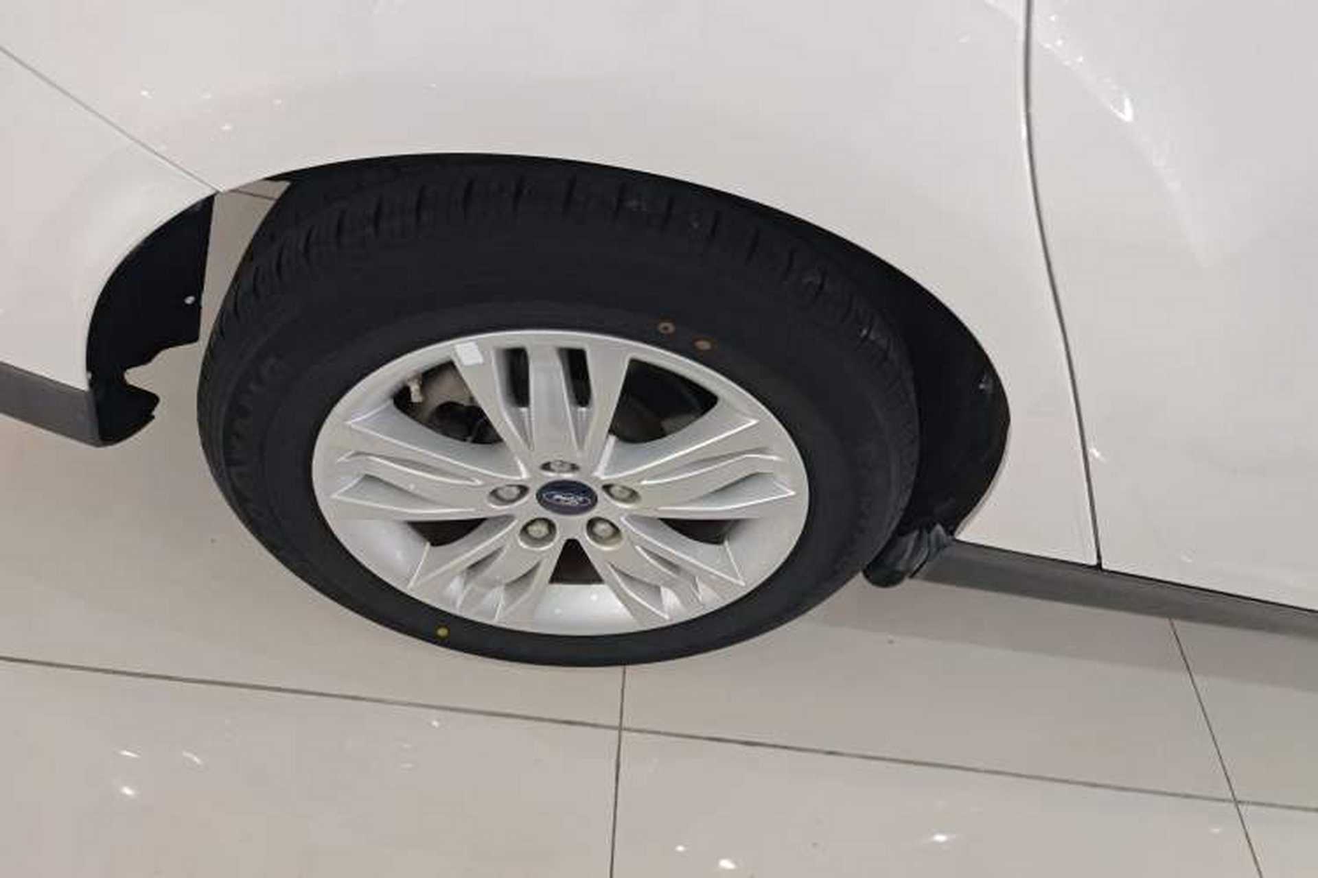Used Ford Focus 2012 Sedan 1.6L Automatic Comfort Model Right Rear Wheel Hub