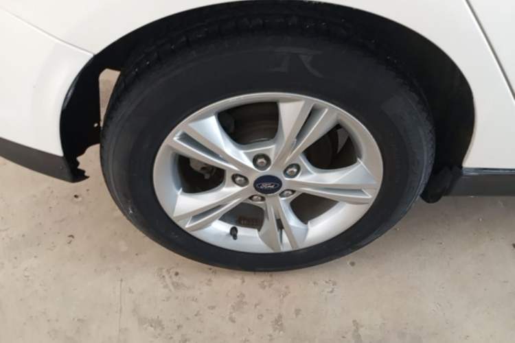 Used Ford Focus 2012 Hatchback 1.6L Automatic Fashion Edition Right Rear Wheel Hub