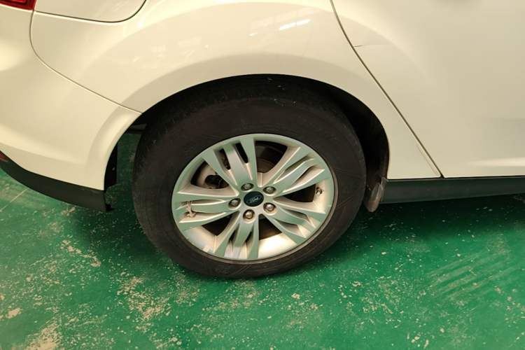 Used Ford Focus 2012 Hatchback 1.6L Automatic Comfort Model Right Rear Wheel Hub