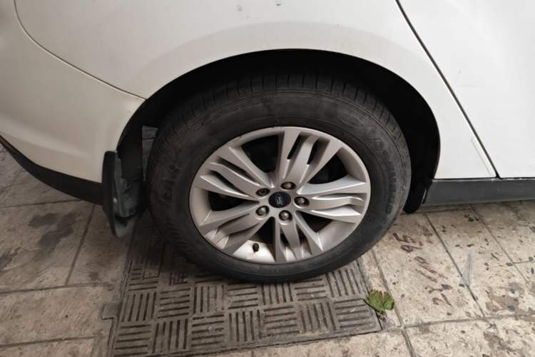 Used Ford Focus 2012 Hatchback 1.6L Automatic Comfort Model Right Rear Wheel Hub