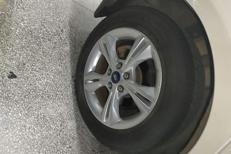Used Ford Focus 2012 Sedan 1.6L Automatic Fashion Edition Right Rear Wheel Hub