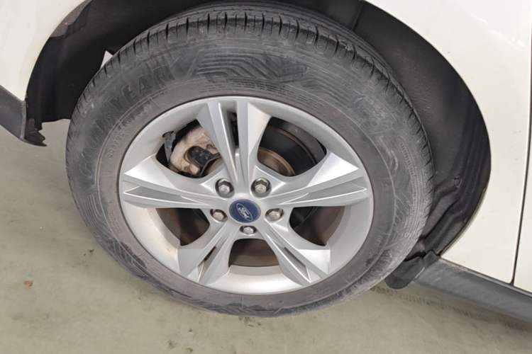 Used Ford Focus 2012 Hatchback 1.6L Automatic Fashion Edition Right Rear Wheel Hub