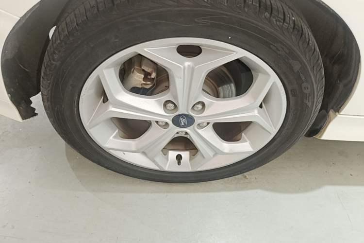 Used Ford Focus 2012 Hatchback 2.0L Automatic Luxury Sport Model Right Rear Wheel Hub