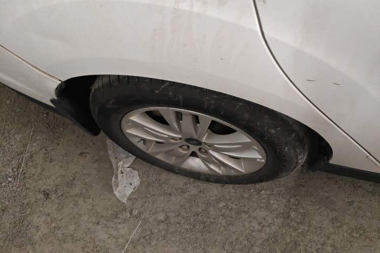 Used Ford Focus 2012 Sedan 1.6L Automatic Comfort Model Right Rear Wheel Hub