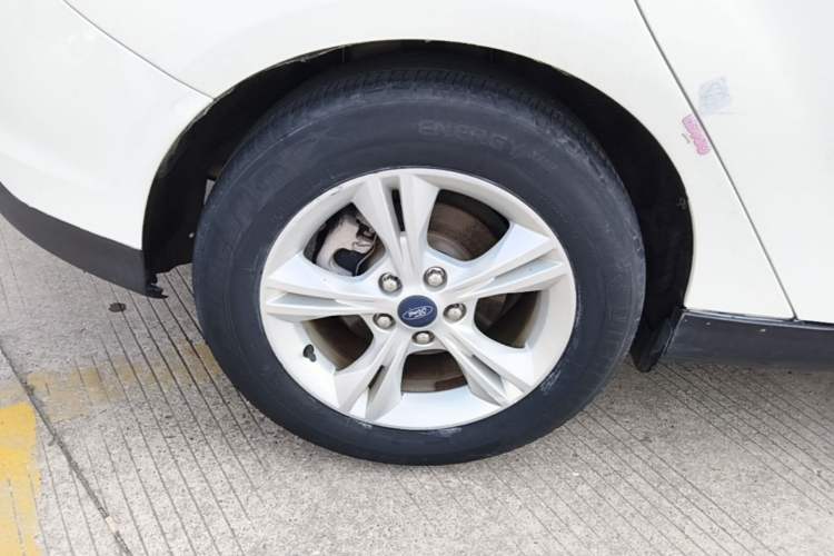 Used Ford Focus 2012 Hatchback 1.6L Automatic Fashion Edition Right Rear Wheel Hub