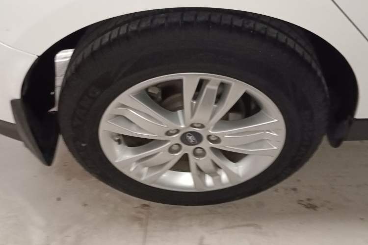 Used Ford Focus 2012 Hatchback 1.6L Automatic Comfort Model Right Rear Wheel Hub