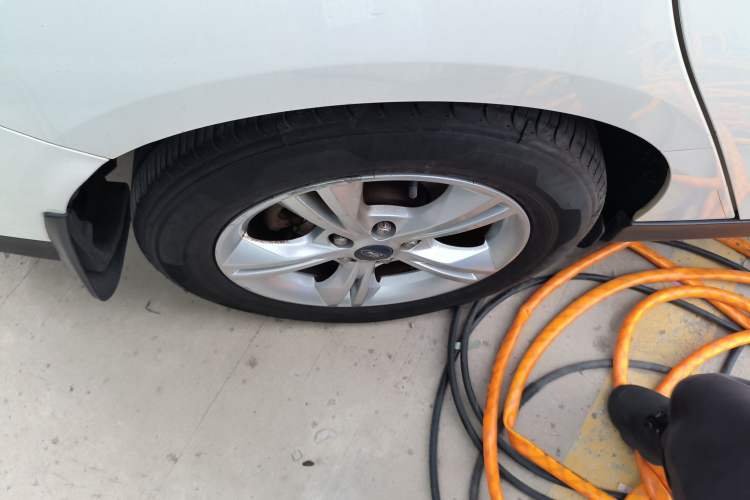 Used Ford Focus 2012 Sedan 1.6L Automatic Fashion Edition Right Rear Wheel Hub