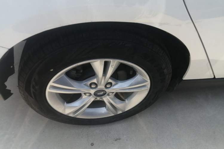 Used Ford Focus 2012 Hatchback 1.6L Automatic Fashion Edition Right Rear Wheel Hub