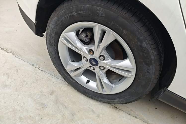 Used Ford Focus 2012 Hatchback 1.6L Automatic Fashion Edition Right Rear Wheel Hub