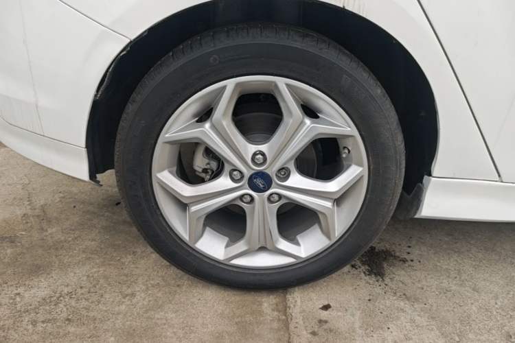 Used Ford Focus 2012 Hatchback 2.0L Automatic Luxury Sport Model Right Rear Wheel Hub