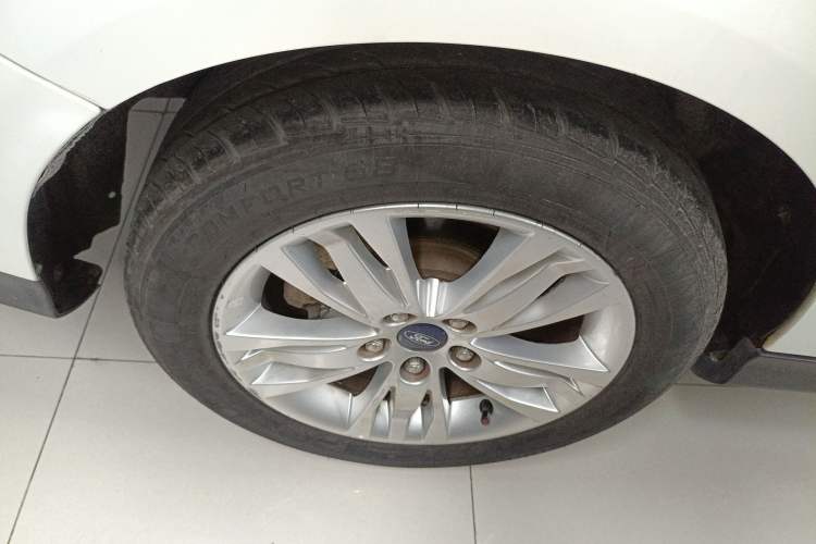 Used Ford Focus 2012 Sedan 1.6L Automatic Comfort Model Right Rear Wheel Hub