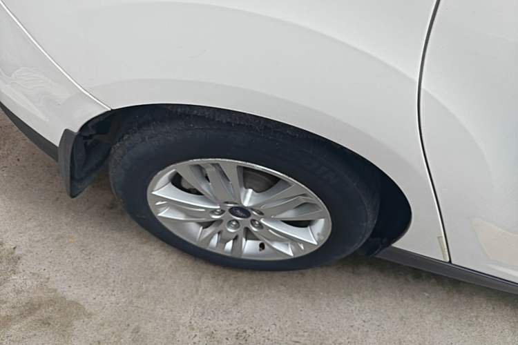 Used Ford Focus 2012 Hatchback 1.6L Automatic Comfort Model Right Rear Wheel Hub