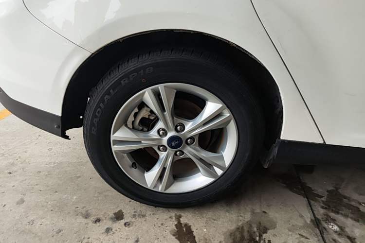 Used Ford Focus 2012 Hatchback 1.6L Automatic Fashion Edition Right Rear Wheel Hub