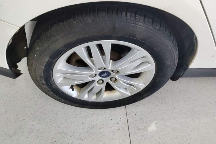 Used Ford Focus 2012 Hatchback 1.6L Automatic Comfort Model Right Rear Wheel Hub