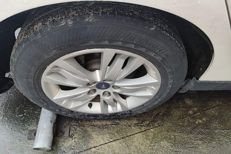 Used Ford Focus 2012 Sedan 1.6L Automatic Comfort Model Right Rear Wheel Hub