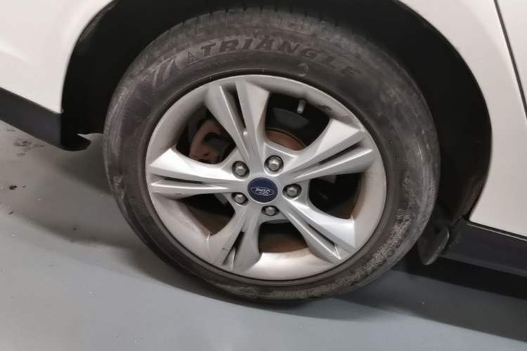 Used Ford Focus 2012 Sedan 1.6L Automatic Fashion Edition Right Rear Wheel Hub