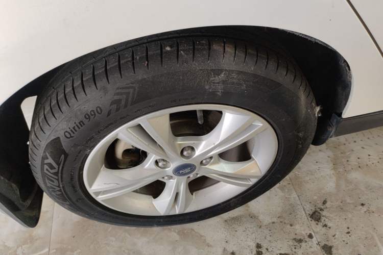 Used Ford Focus 2012 Hatchback 1.6L Automatic Fashion Edition Right Rear Wheel Hub
