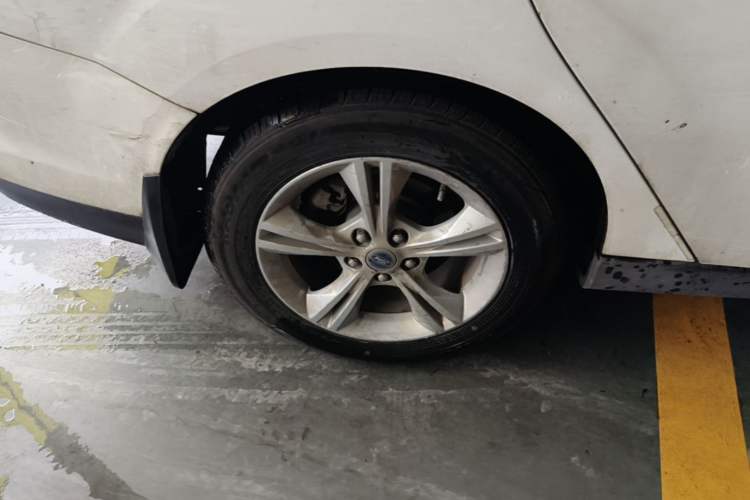 Used Ford Focus 2012 Sedan 1.6L Automatic Fashion Edition Right Rear Wheel Hub