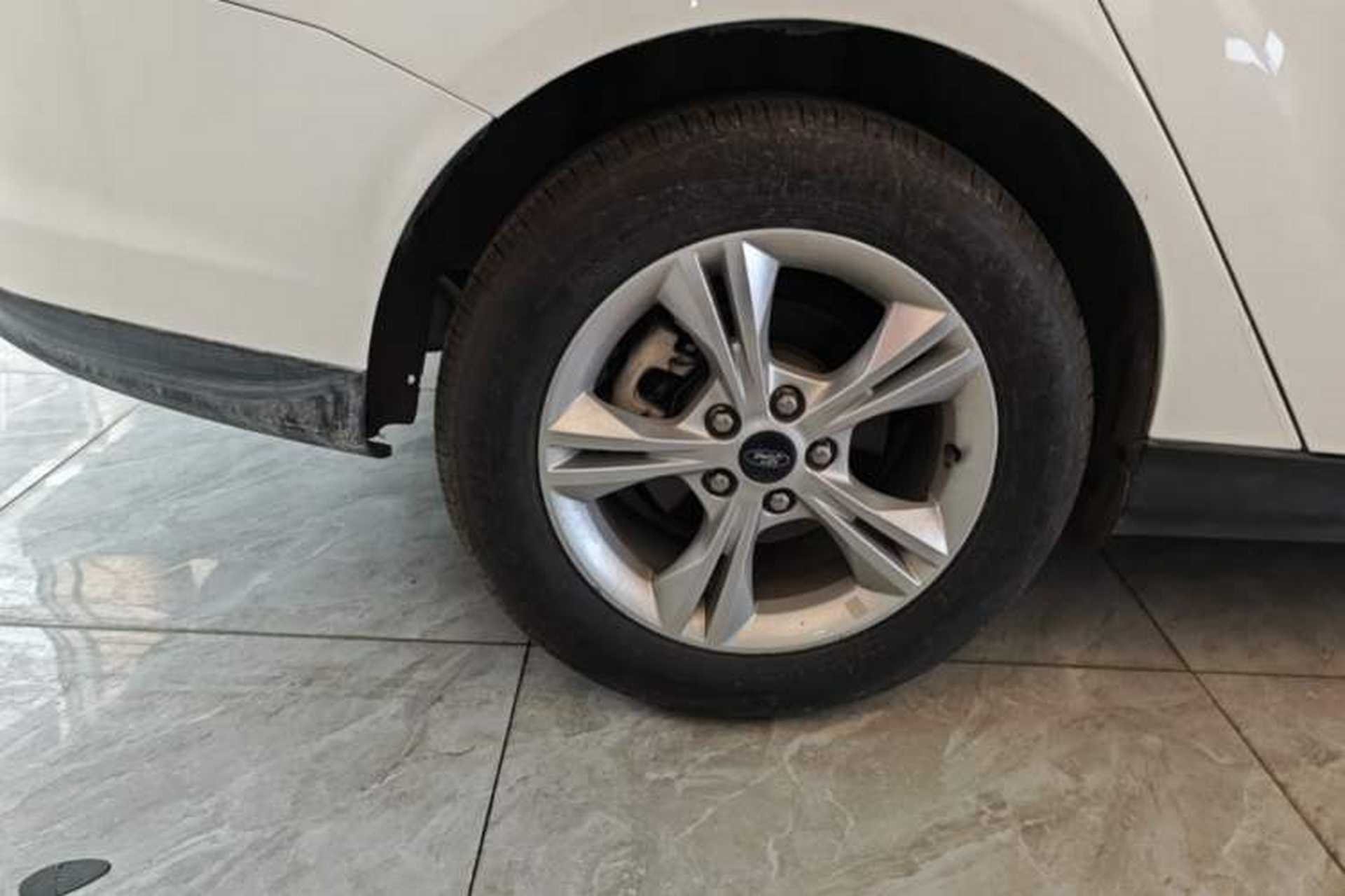 Used Ford Focus 2012 Sedan 1.6L Automatic Fashion Edition Right Rear Wheel Hub