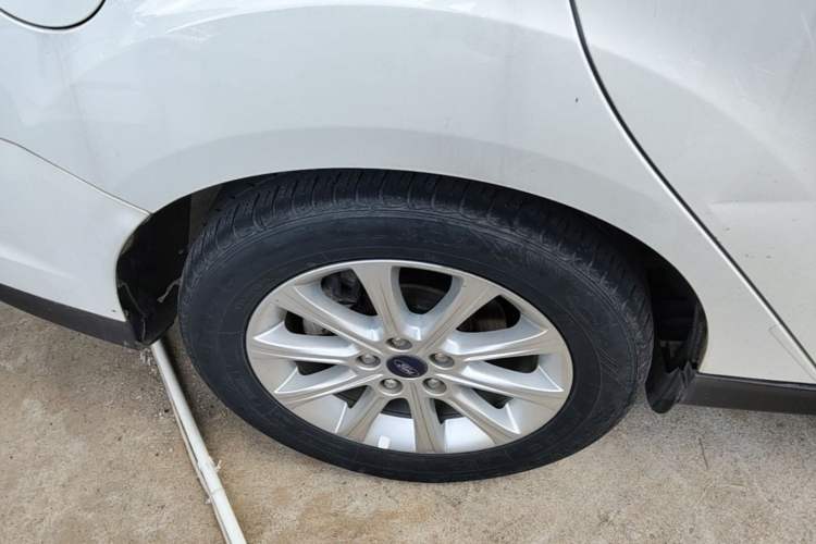 Used Ford Focus 2012 Sedan 2.0L Automatic Flagship Model Right Rear Wheel Hub