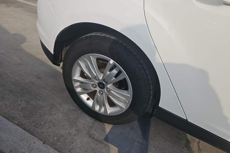 Used Ford Focus 2012 Hatchback 1.6L Automatic Comfort Model Right Rear Wheel Hub