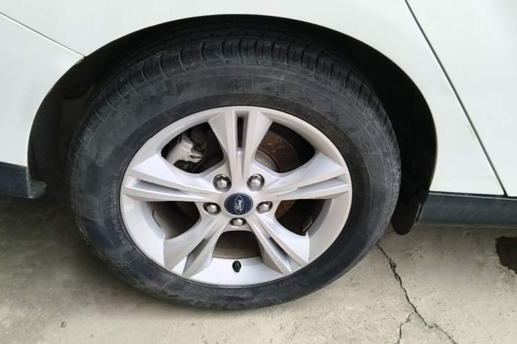 Used Ford Focus 2012 Sedan 1.6L Automatic Fashion Edition Right Rear Wheel Hub