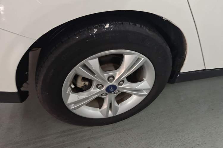 Used Ford Focus 2012 Sedan 1.6L Manual Fashion Edition Right Rear Wheel Hub