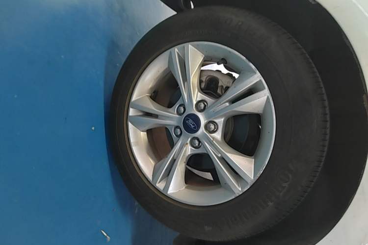 Used Ford Focus 2012 Hatchback 1.6L Automatic Fashion Edition Right Rear Wheel Hub