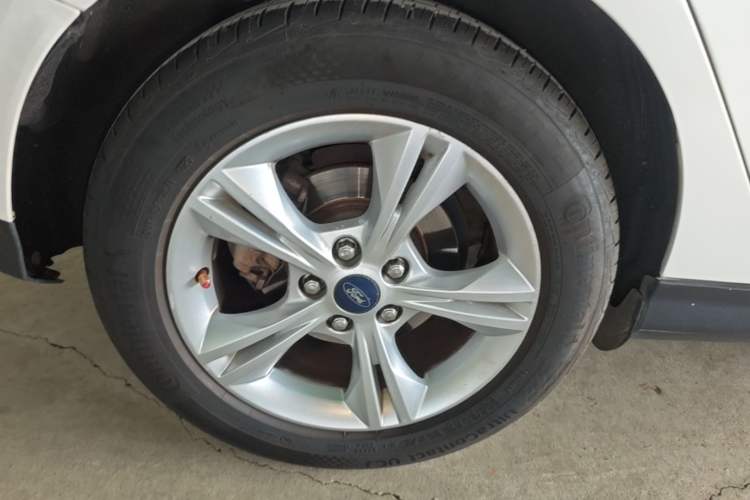 Used Ford Focus 2012 Hatchback 1.6L Automatic Fashion Edition Right Rear Wheel Hub