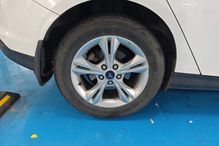 Used Ford Focus 2012 Hatchback 1.6L Automatic Fashion Edition Right Rear Wheel Hub