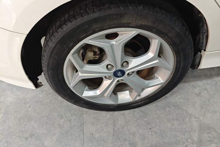 Used Ford Focus 2012 Hatchback 2.0L Automatic Luxury Sport Model Right Rear Wheel Hub