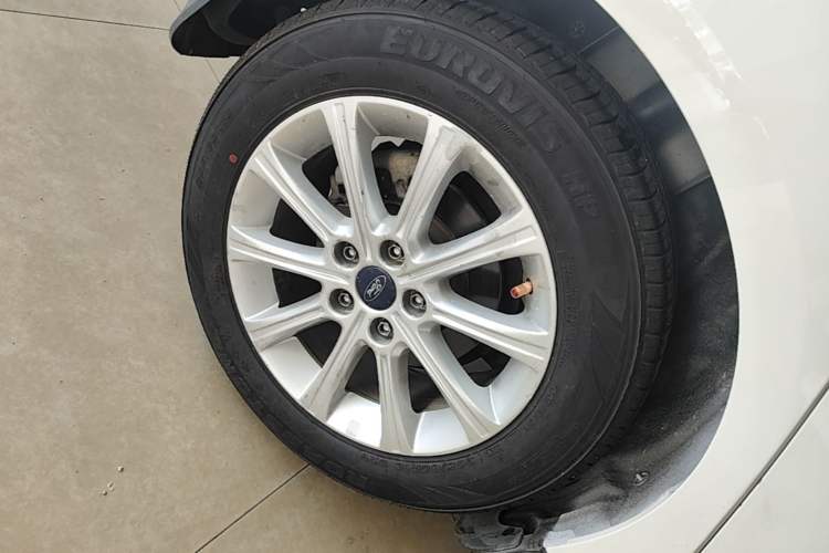 Used Ford Focus 2012 Sedan 1.6L Automatic Prestige Model Right Rear Wheel Hub