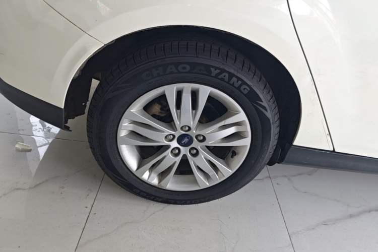 Used Ford Focus 2012 Hatchback 1.6L Automatic Comfort Model Right Rear Wheel Hub